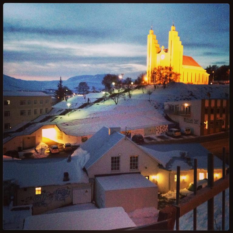 Guesthouse Hvitahusid Akureyri Exteriör bild