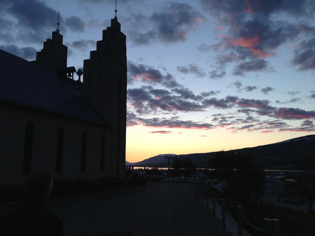 Guesthouse Hvitahusid Akureyri Exteriör bild