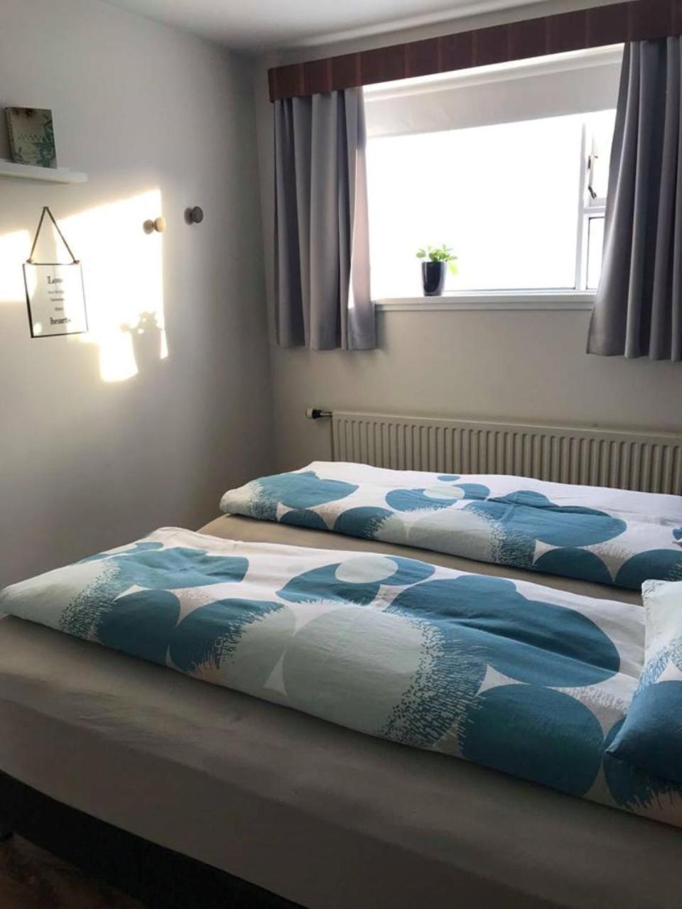 Guesthouse Hvitahusid Akureyri Exteriör bild